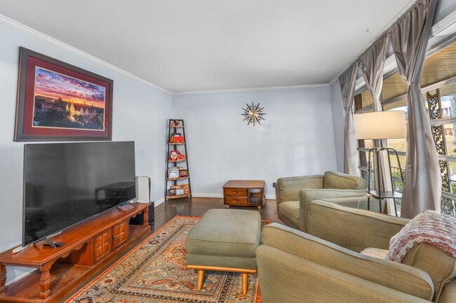 2205 Plantation Dr in East Point, GA - Foto de edificio - Building Photo