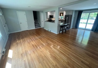257 Ellendale Cir in Springfield, MA - Building Photo - Building Photo