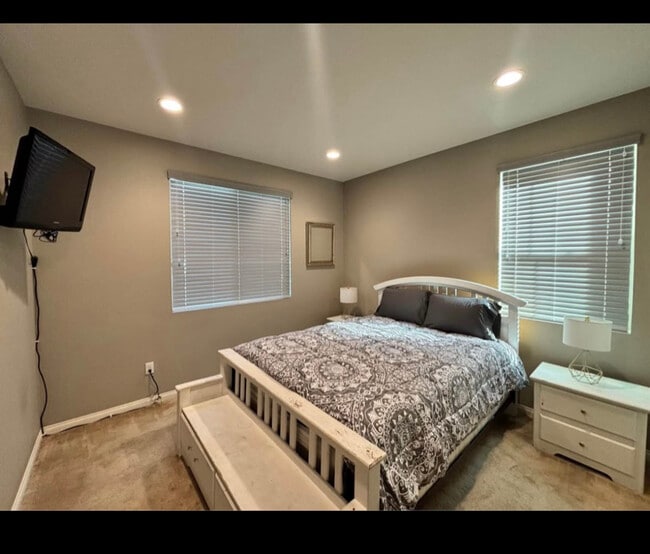 property at 4558 S Mendocino Ave