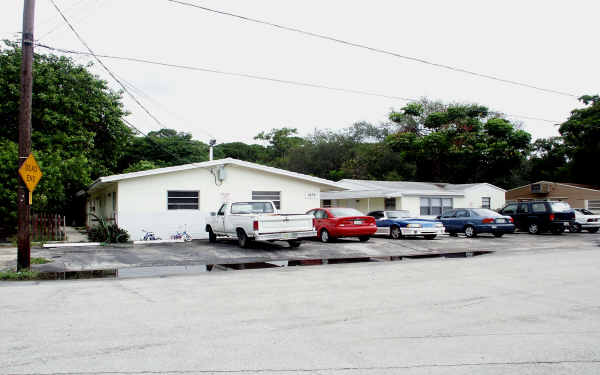 1939 Riverside Dr in Fort Lauderdale, FL - Foto de edificio - Building Photo