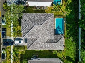 12190 Rhino Oaks Dr in Davie, FL - Building Photo