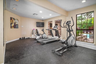 Alamo Park in San Antonio, TX - Foto de edificio - Building Photo