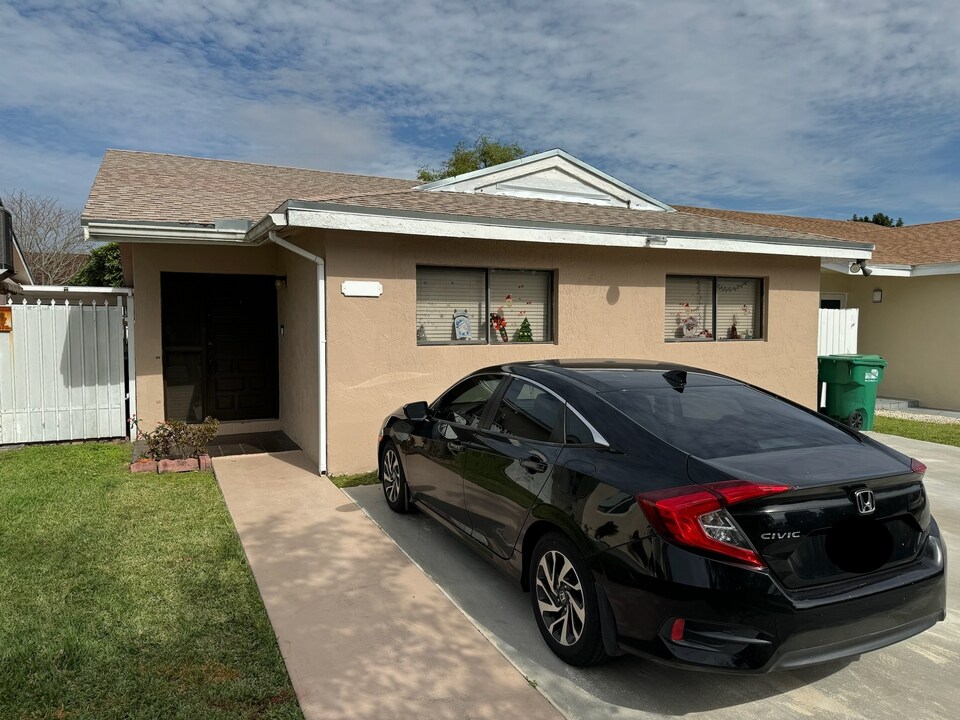 14931 SW 92nd Terrace in Miami, FL - Building Photo