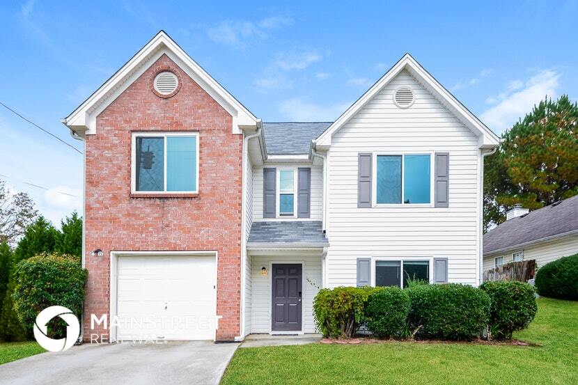 6796 Browns Mill Walk in Stonecrest, GA - Building Photo