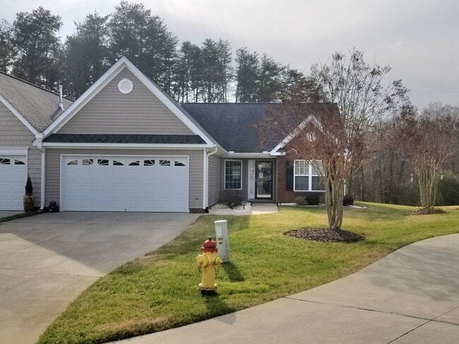 108 Brae Creek Ct in King, NC - Building Photo - Building Photo