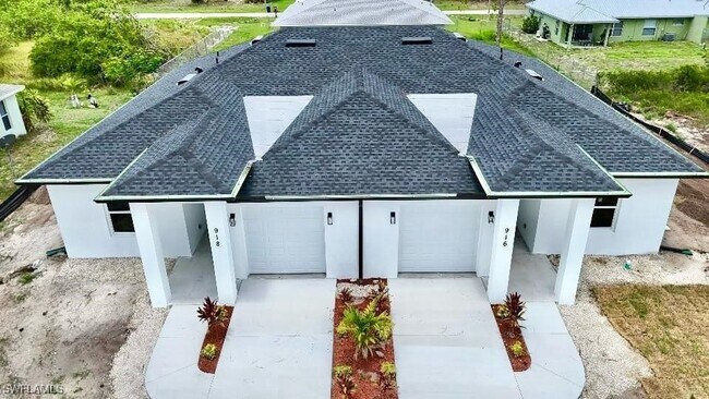 property at 918 Eisenhower Blvd