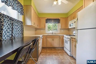 15 E Orchard St in Allendale, NJ - Building Photo - Building Photo