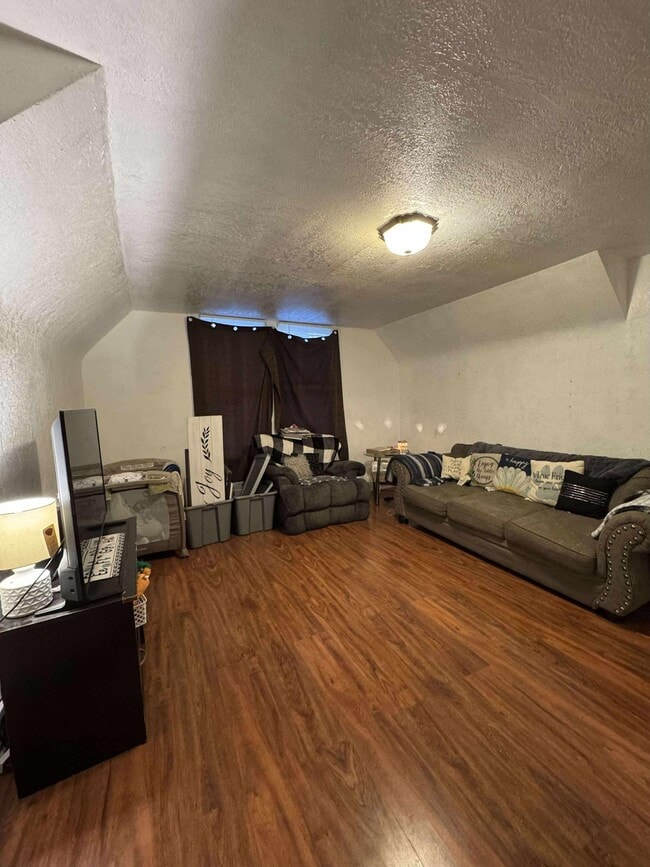 1114 Broadway St, Unit B in Pekin, IL - Building Photo - Building Photo