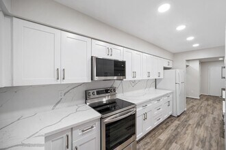 357 N Post Oak Ln in Houston, TX - Building Photo - Building Photo