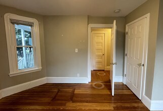 6 Warner St, Unit 1 in Somerville, MA - Building Photo - Building Photo
