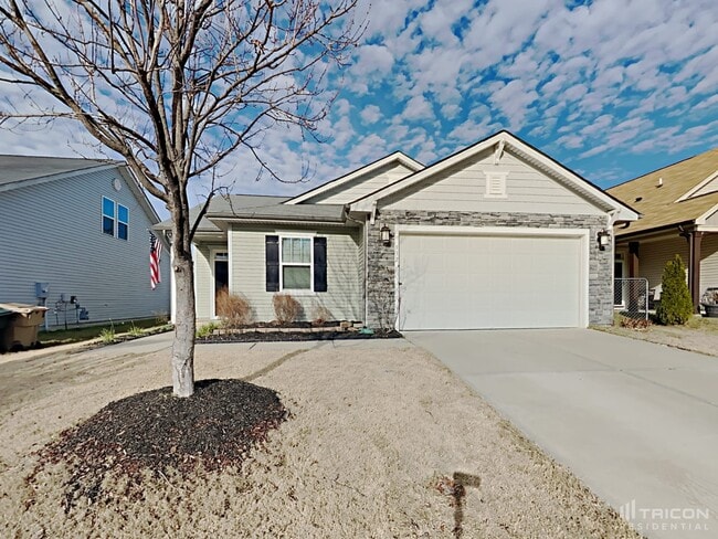 932 Avondale Dr in Clayton, NC - Foto de edificio - Building Photo