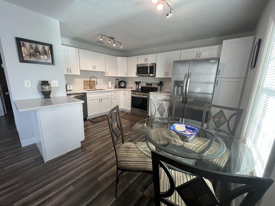 5132 Beach Dr SE in St. Petersburg, FL - Building Photo