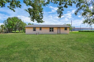 1030 San Felipe Rd in Sealy, TX - Building Photo - Building Photo