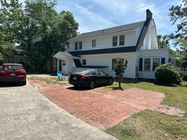 1301 E 5th St in Greenville, NC - Foto de edificio - Building Photo