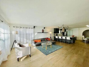 1143 Lincoln St in Hollywood, FL - Building Photo - Building Photo