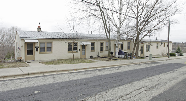 1316 N Main St in West Bend, WI - Foto de edificio - Building Photo