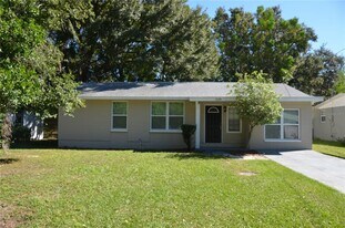 1108 Flamingo Dr in Leesburg, FL - Building Photo