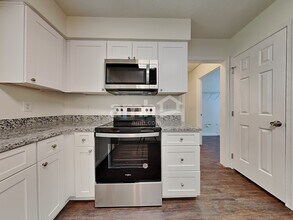 5918 Highland Grove Dr in Summerfield, NC - Building Photo - Building Photo