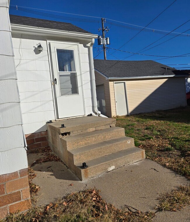 1220 Oak Ave in Crete, NE - Building Photo - Building Photo