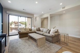 2421 Throckmorton St in Dallas, TX - Building Photo