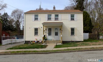 57 Ridgeview Cir in New London, CT - Building Photo