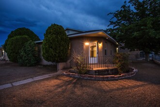 2450 Floral Rd NW in Albuquerque, NM - Building Photo - Building Photo