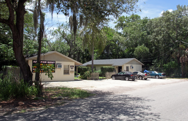 11740 N 17th St in Tampa, FL - Foto de edificio - Building Photo