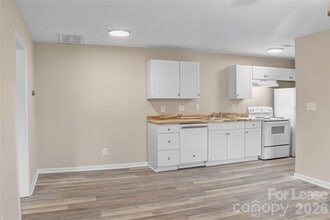 300 E Gold St in Kings Mountain, NC - Building Photo - Building Photo