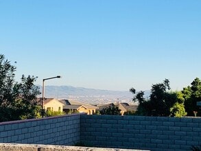 422 Port Reggio St in Las Vegas, NV - Building Photo - Building Photo