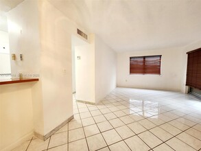 1225 NE 124th St in North Miami, FL - Building Photo - Building Photo