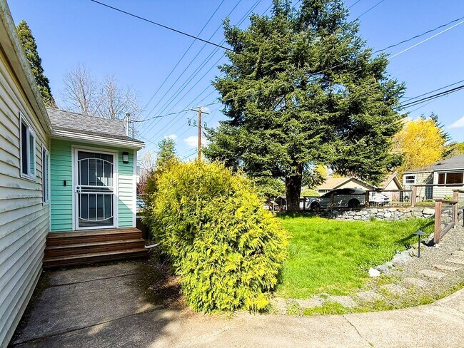 10405 8th Ave NE in Seattle, WA - Building Photo - Building Photo