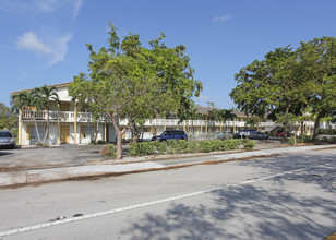 Madison Manor in Coral Springs, FL - Building Photo - Building Photo