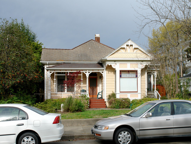 613 Johnson St in Healdsburg, CA - Building Photo - Building Photo