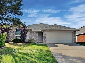 1044 Springhill Dr in Saginaw, TX - Building Photo