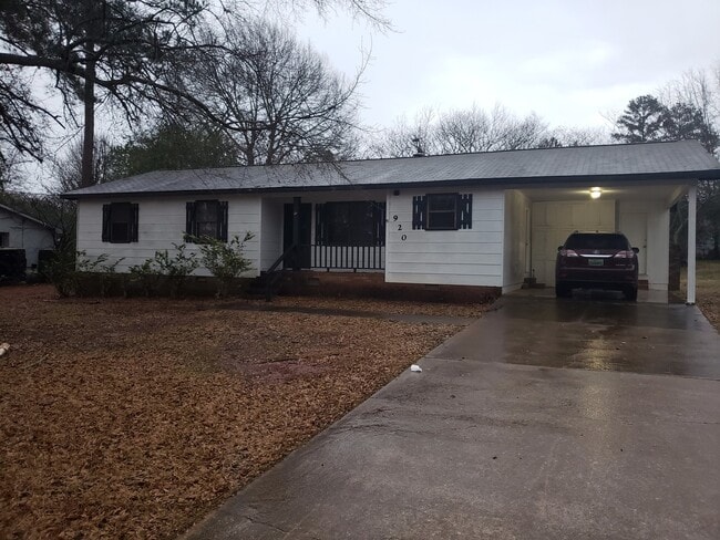 property at 920 Dennis St SW