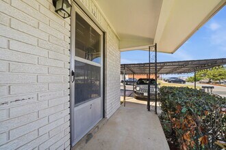 204 W Lampasas St in Llano, TX - Building Photo - Building Photo