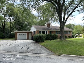 9431 W Marion St in Wauwatosa, WI - Building Photo