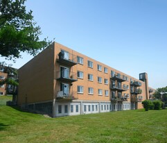 Dillman Place in Dartmouth, NS - Building Photo