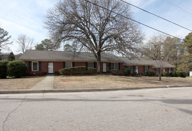 Deblyn Park Apartments in Raleigh, NC - Building Photo - Building Photo