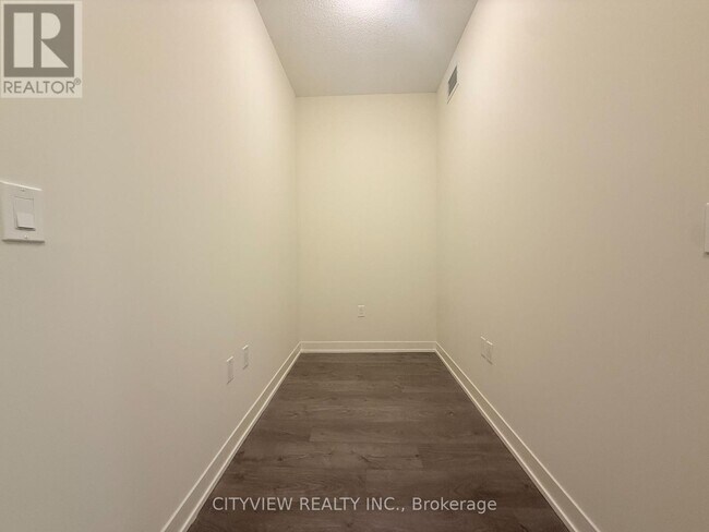 38 Annie Craig Dr in Toronto, ON - Building Photo - Building Photo