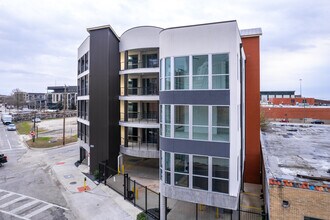 1880 Canton St in Dallas, TX - Building Photo - Building Photo