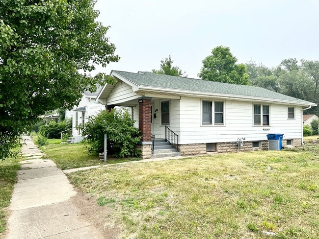 1560 S 20th St in Terre Haute, IN - Building Photo - Building Photo