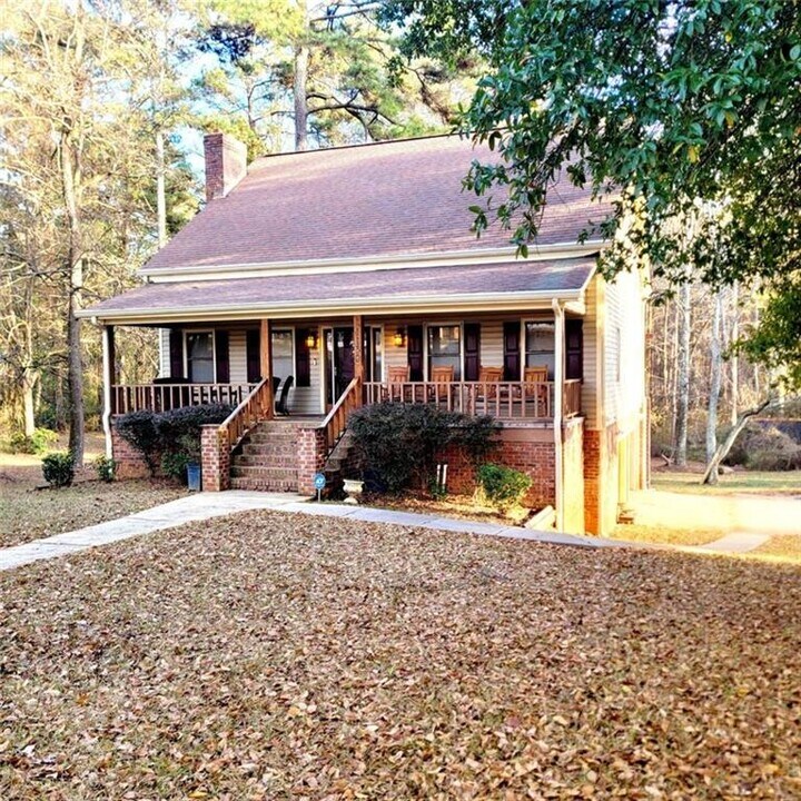 1130 Lee Whatley Dr in Lithonia, GA - Building Photo