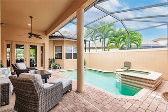 6105 Dogleg Dr in Naples, FL - Foto de edificio - Building Photo