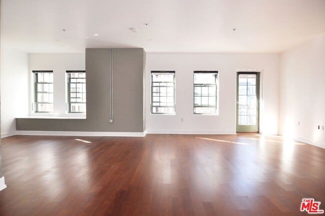 416 S Spring St in Los Angeles, CA - Building Photo - Building Photo