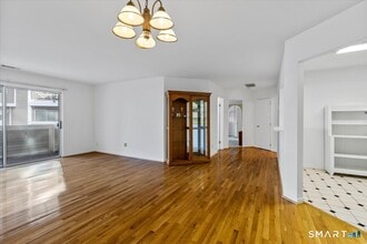 13 Harbour Close in New Haven, CT - Building Photo - Building Photo