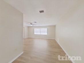 2290 Colonial Dr in Dunedin, FL - Foto de edificio - Building Photo