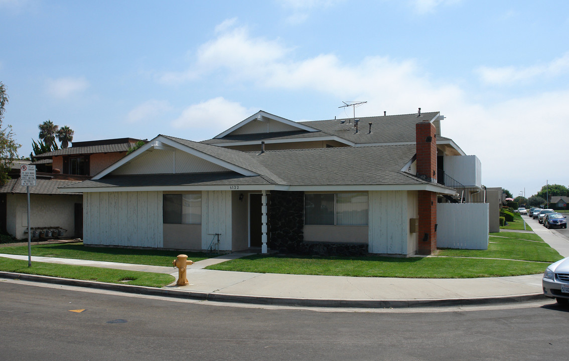 6122 Warner Ave in Huntington Beach, CA - Building Photo