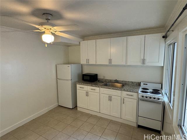 421 Lewers St in Honolulu, HI - Building Photo - Building Photo
