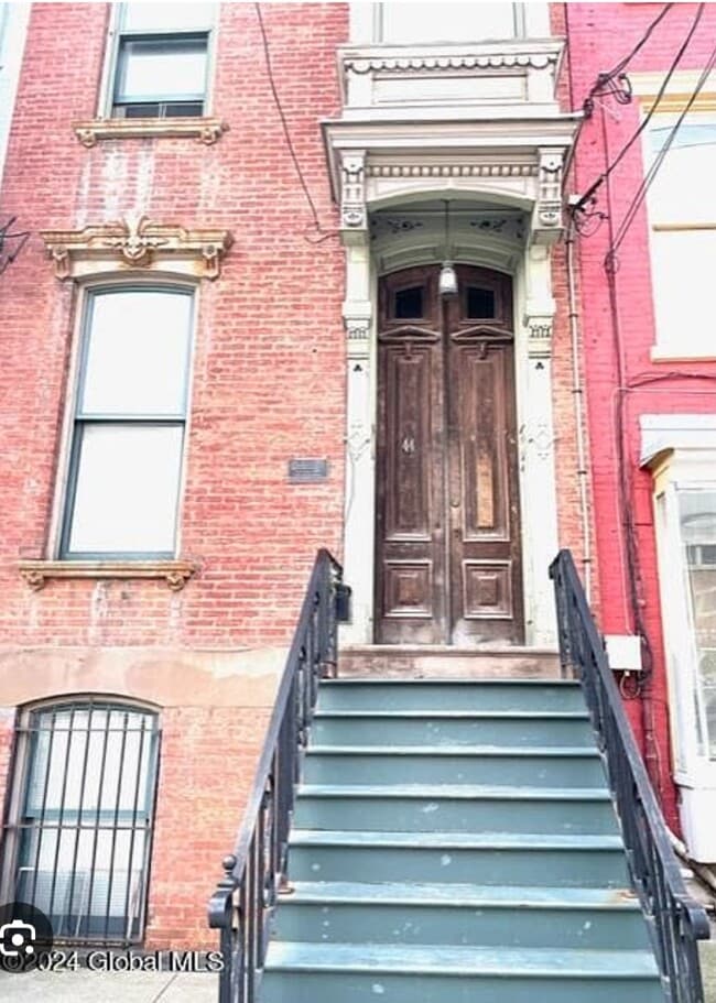 44 Clinton Ave, Unit 2 Brownstone
